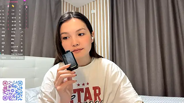 Snapshot of KiraVelvet chatting on October 2025 06:03:01 PM KiraVelvet online show from October 2025 06:03:01 PM