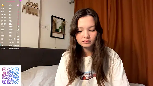 Snapshot of KiraVelvet chatting on October 2025 04:26:02 PM KiraVelvet online show from October 2025 04:26:02 PM