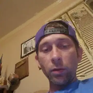 Snapshot of mresquared chatting on May 2026 10:40:02 PM mresquared online show from May 2026 10:40:02 PM