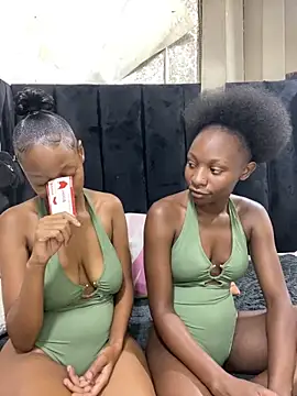 SexyPetitex25 online show from March 2026 08:37:01 PM