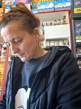 Fluturas2 online show from October 2025 08:59:01 AM