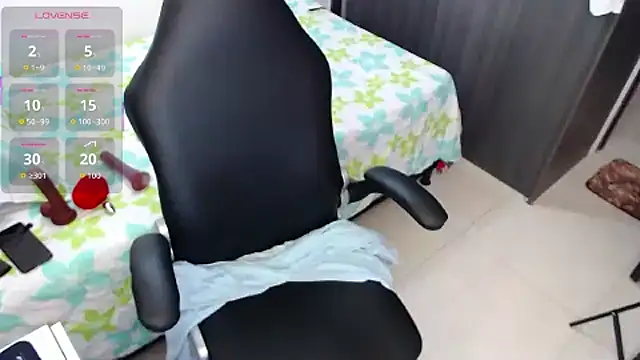 aynarakiss online show from October 2025 03:07:02 PM