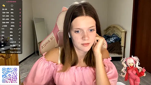 VibeQueenLucy online show from September 2025 03:28:02 PM