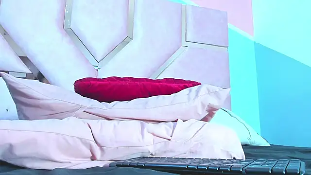 AngelineJolie online show from March 2026 11:17:01 AM