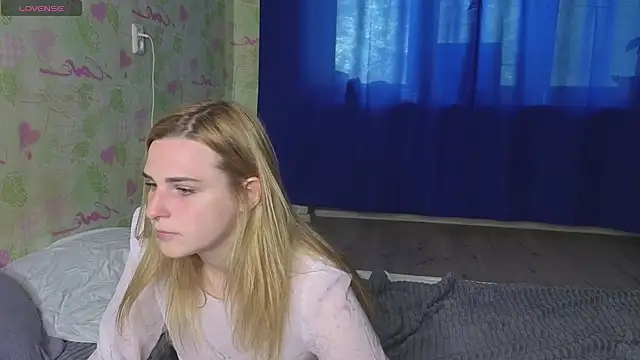 Snapshot of HelenMartines chatting on June 2026 11:01:02 AM HelenMartines online show from June 2026 11:01:02 AM