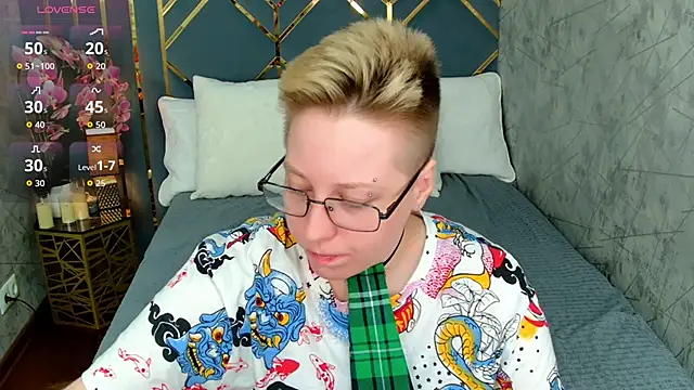 Snapshot of AlexandraGreen chatting on September 2025 09:06:02 PM AlexandraGreen online show from September 2025 09:06:02 PM