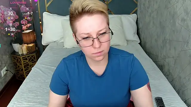 Snapshot of AlexandraGreen chatting on October 2025 10:06:02 PM AlexandraGreen online show from October 2025 10:06:02 PM