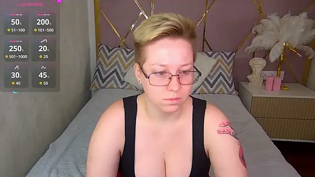 Snapshot of AlexandraGreen chatting on October 2025 09:04:02 PM AlexandraGreen online show from October 2025 09:04:02 PM