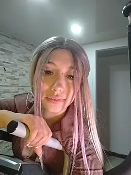 Snapshot of Ella_rr chatting on April 2026 01:18:01 AM Ella rr online show from April 2026 01:18:01 AM