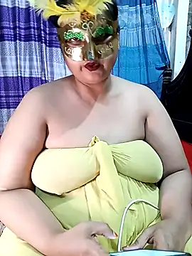 Snapshot of Tanisha-Chy chatting on April 2026 05:54:02 PM Tanisha-Chy online show from April 2026 05:54:02 PM