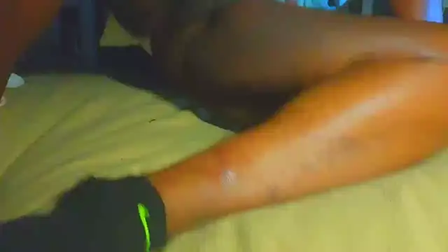 CinnaCakesss online show from November 2025 12:15:02 PM