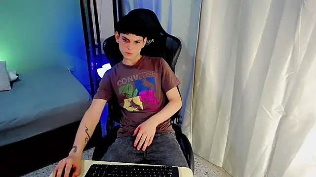 dilan hott  online show from September 2025 08:09:01 PM