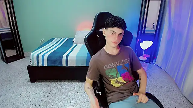 dilan hott  online show from September 2025 08:32:02 PM