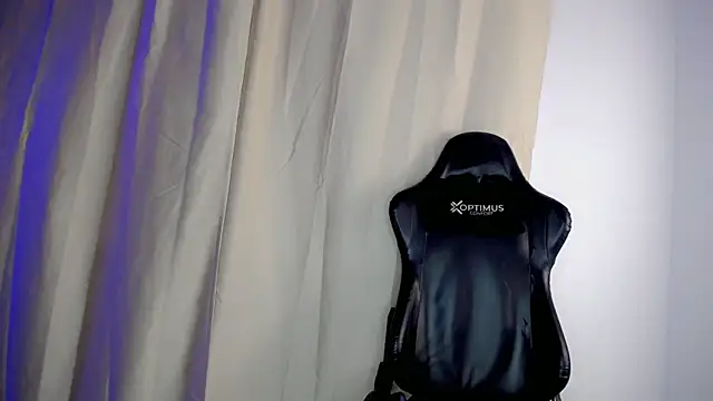 dilan hott  online show from October 2025 08:25:01 PM