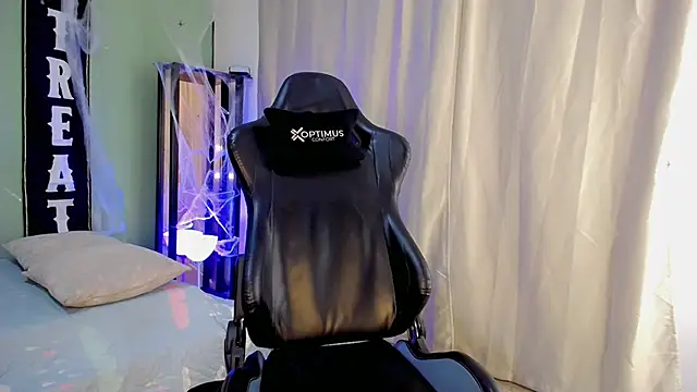 dilan hott  online show from October 2025 08:13:02 PM