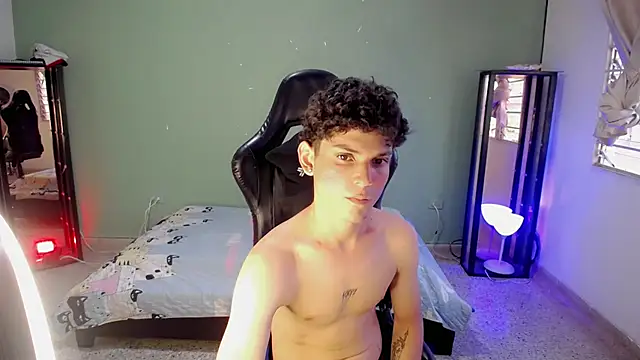 dilan hott  online show from November 2025 08:20:01 PM