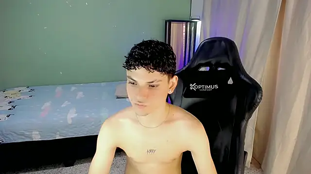 dilan hott  online show from November 2025 06:18:01 PM