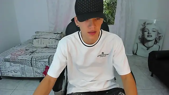 maxthomson boy online show from September 2025 07:52:01 PM