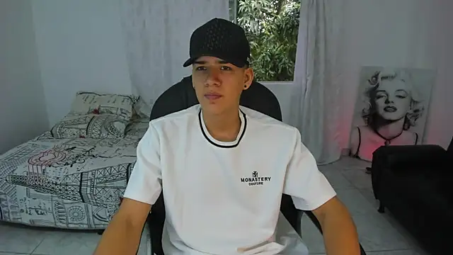 maxthomson boy online show from September 2025 07:30:02 PM