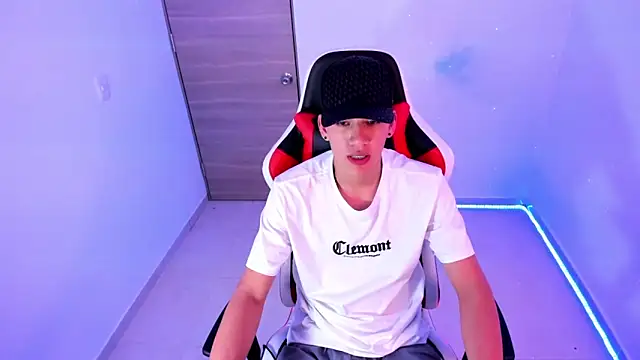 maxthomson boy online show from October 2025 03:40:01 AM