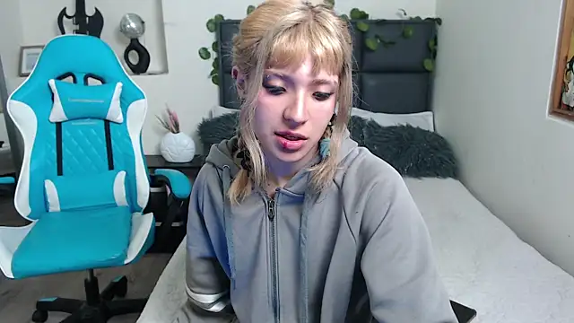 Snapshot of Amnesia_ chatting on September 2025 02:10:01 PM Amnesia online show from September 2025 02:10:01 PM