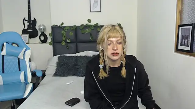 Snapshot of Amnesia_ chatting on September 2025 01:38:02 PM Amnesia online show from September 2025 01:38:02 PM
