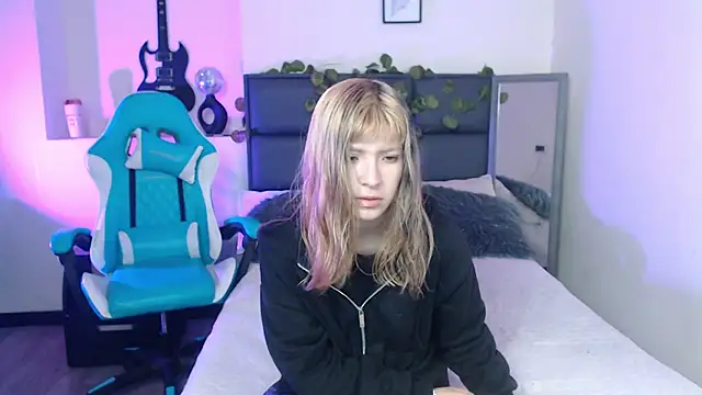 Snapshot of Amnesia_ chatting on September 2025 01:27:01 PM Amnesia online show from September 2025 01:27:01 PM