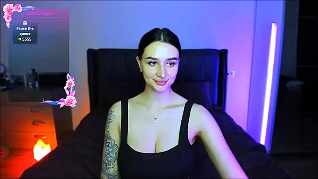 Veronica Larsson online show from September 2025 04:29:01 PM