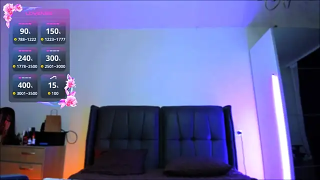 Veronica Larsson online show from September 2025 04:52:01 PM