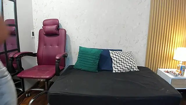 aliceandsia online show from April 2026 07:09:02 PM