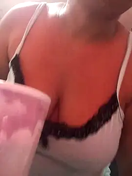 Naomi-Mature online show from November 2025 09:09:02 AM