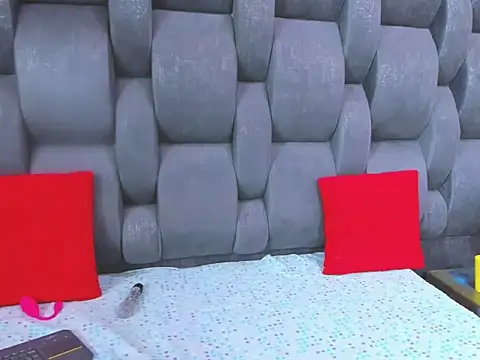 valerythompsonper online show from January 2026 07:29:01 PM