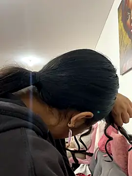 SharaRous online show from December 2025 12:03:02 PM