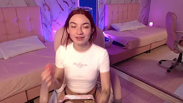 Snapshot of Red_kytty6 chatting on February 2026 09:20:01 PM Red kytty6 online show from February 2026 09:20:01 PM