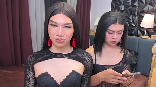 MaxCollins online show from November 2025 08:18:02 PM