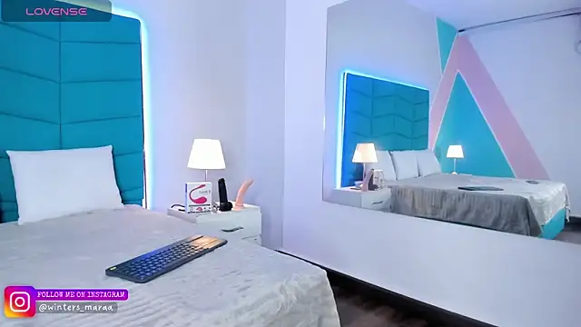 mara winters  online show from September 2025 11:21:02 AM