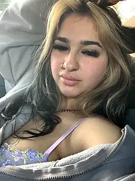 BrunetteBrat-xo online show from October 2025 10:59:01 AM