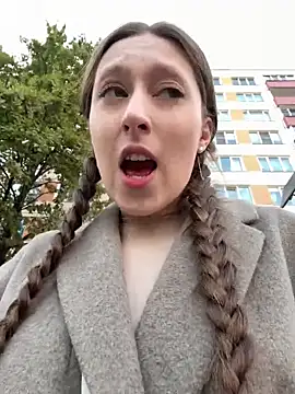 FroggyAnna online show from October 2025 01:19:01 PM