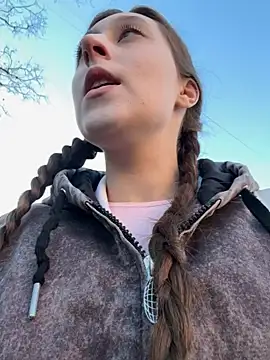 FroggyAnna online show from October 2025 12:50:01 PM