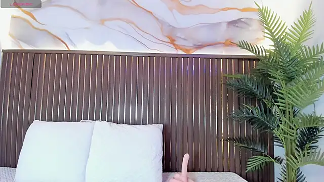 Roxie-NS online show from April 2026 11:44:01 AM