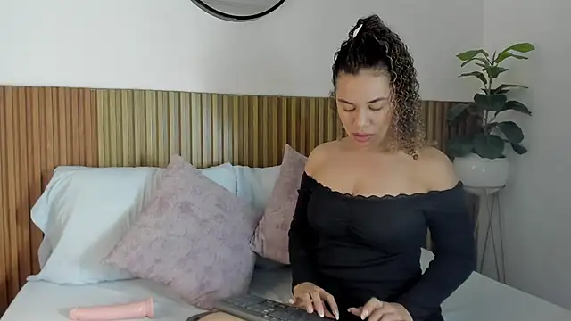 angie leonn online show from October 2025 12:27:01 PM