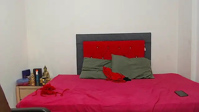 miawhithee online show from October 2025 10:30:01 PM