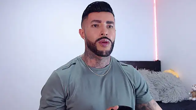 andrea de lucaa online show from October 2025 03:47:01 AM