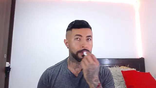 andrea de lucaa online show from February 2026 03:43:01 AM