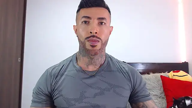 andrea de lucaa online show from February 2026 03:44:02 AM