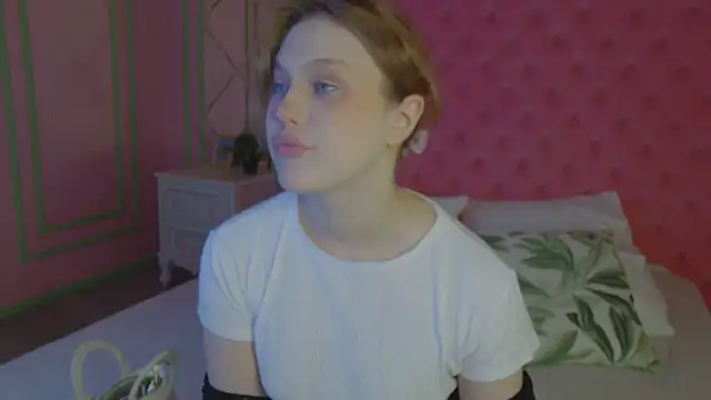 Snapshot of CaitlinSugar chatting on May 2026 04:18:01 AM CaitlinSugar online show from May 2026 04:18:01 AM