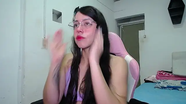 Snapshot of Amber09raiden chatting on November 2025 07:30:01 PM Amber09raiden online show from November 2025 07:30:01 PM