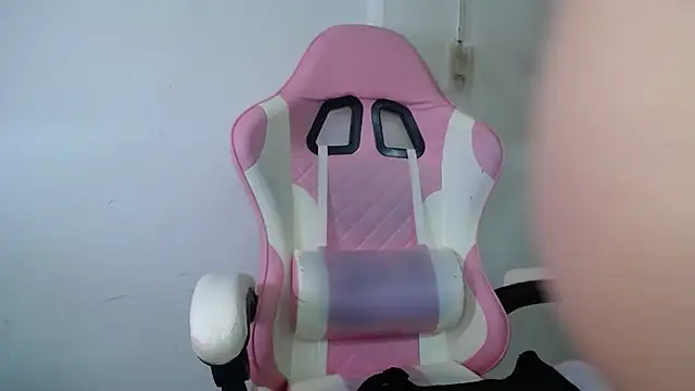 Snapshot of Amber09raiden chatting on December 2025 02:55:01 PM Amber09raiden online show from December 2025 02:55:01 PM