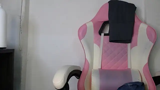 Snapshot of Amber09raiden chatting on December 2025 02:56:02 PM Amber09raiden online show from December 2025 02:56:02 PM