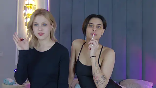 VioletAsh online show from October 2025 04:59:01 PM